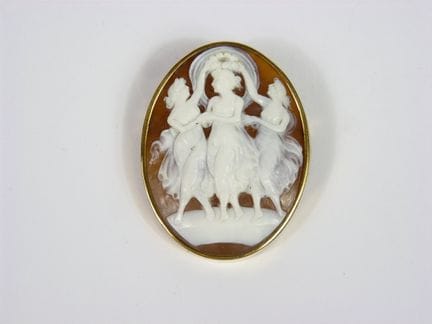 ALFILER con camafeo en oro amarillo de 750/°. 4 x 