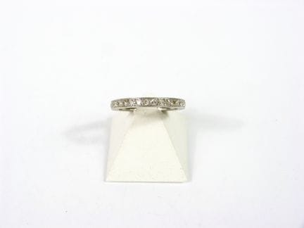 ANILLO DE ALIANZA AMERICANA de platino. 19 diamant