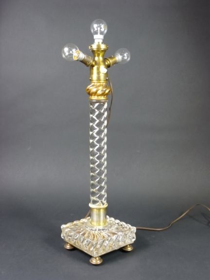 BACCARAT (zugeschrieben) –  LAMPENFUSS aus gegosse