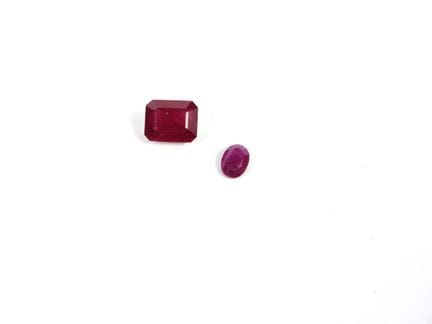 Rubí rectangular con facetas biseladas, tratado (c