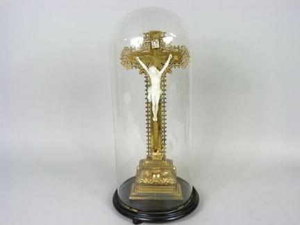 Bedeutende Altar-Christusfigur aus Porzellan auf e
