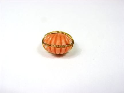 ANILLO de oro amarillo de 750 ‰ con un imponente c