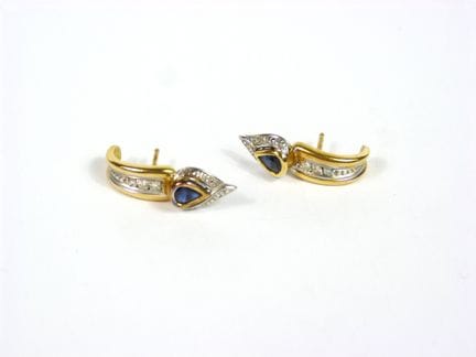 Par de PENDIENTES de oro amarillo 750/°° con zafir