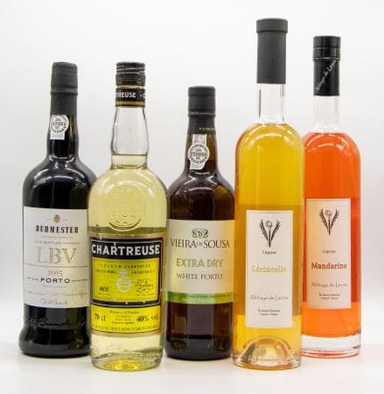 ALCOOLS.
Ensemble de bouteilles comprenant : 
CHAR