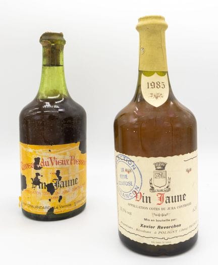 VIN JAUNE, Zusammenstellung aus zwei Flaschen: 
Xa