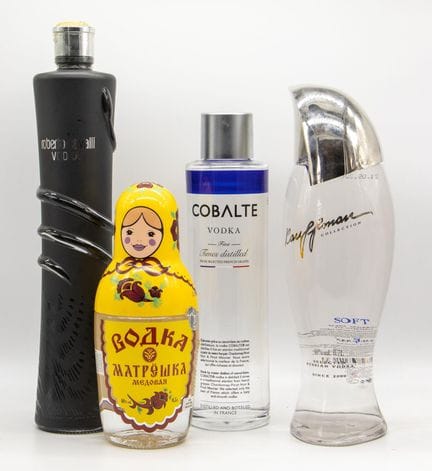 VODKA.
Set di quattro bottiglie composto da: 
Robe