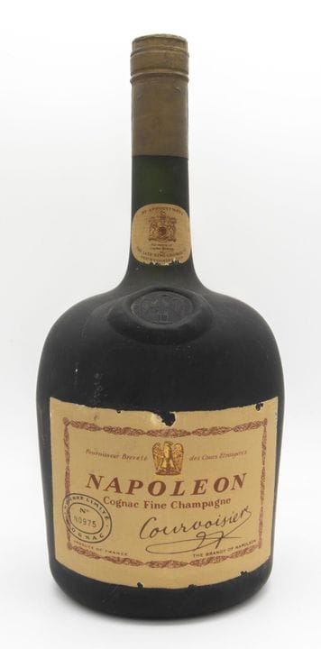 COGNAC FINE CHAMPAGNE COURVOISIER NAPOLEON.
1 magn