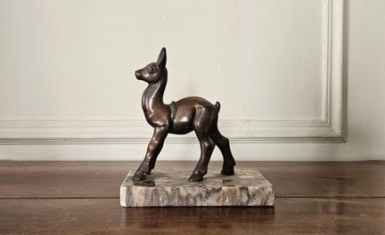 Zeitgenössische Kunst
Lama
Bronzeskulptur mit Meda