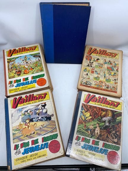 VAILLANT 
Set aus 18 Alben.
1 in blauen Percaline-