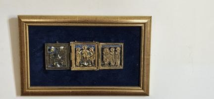 Icona portatile in bronzo policromo in tre parti, 