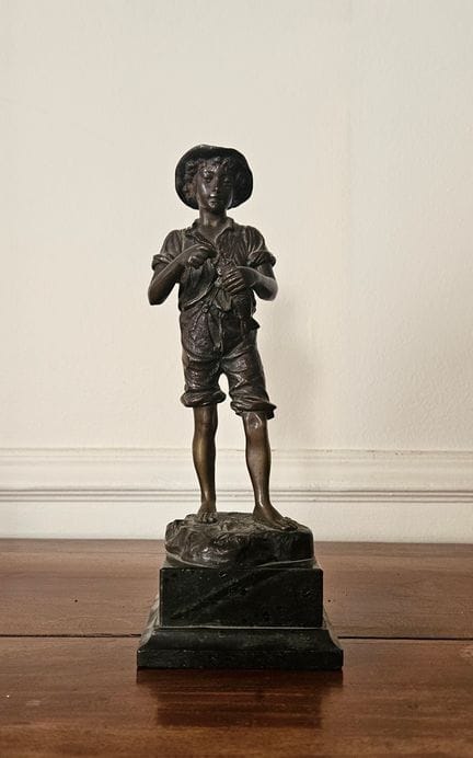 Moderne Kunst
Junger Fischer
Bronzeskulptur mit Me