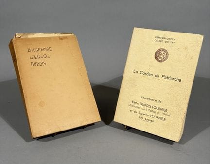 历史 - 家族 - 家谱
一套 2 本平装书，8 开本，介绍基督骑士团及其家族的历史。
- DAUD