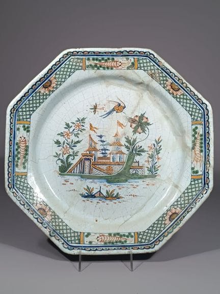 Rouen - Manufacture Guillebaud,
Piatto ottagonale 