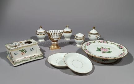 Set in ceramica composto da: 
- Calamaio in maioli