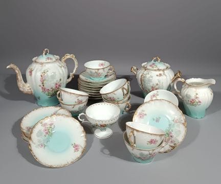 Limoges
Servizio da tè in porcellana policroma con