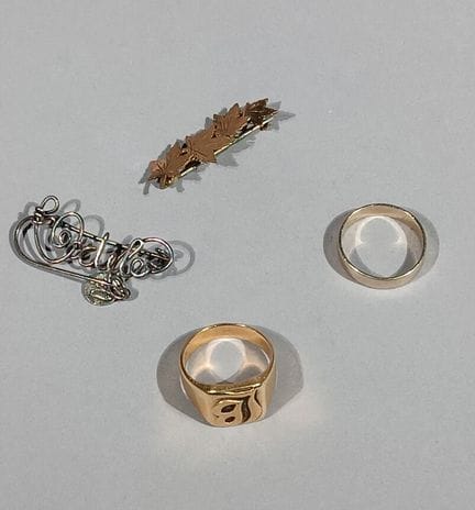Set in oro 18 carati (750/000) composto da 
- un a