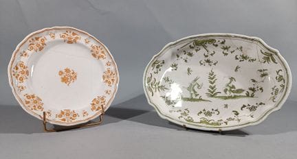 Moustiers, 
Set di due pezzi in terracotta policro
