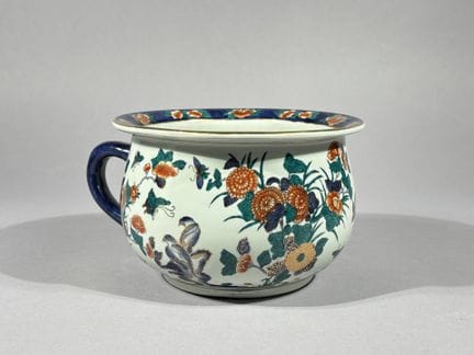 Giappone,
Vaso da notte con manico laterale,
in po