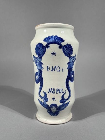 Italia? 
Albarello in maiolica
con smalto bianco e