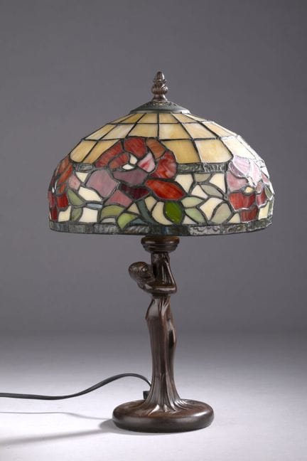 Lampada da tavolo in stile Tiffany 
la base in res