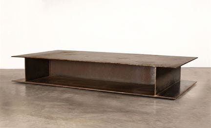 Bernar VENET (geb. 1941). 
Bedeutender Couchtisch 