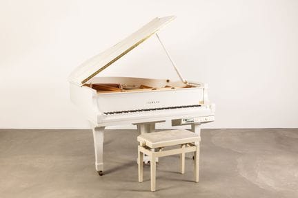 YAMAHA. 
Flügel, Modell „Disklavier“, aus weiß lac