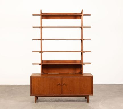 SWISS TEAK MOBEL. 
Modernistisches Bücherregal aus