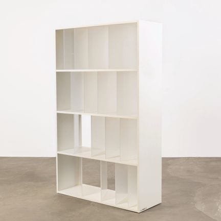STUDIO NENDO, per KARTELL. 
Grande libreria modula