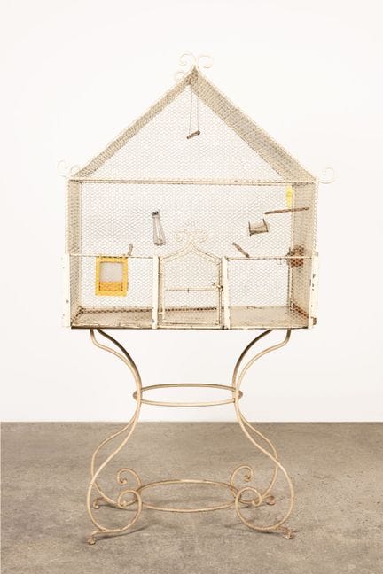 Großer Vogelkäfig in Form eines Hauses aus weiß la