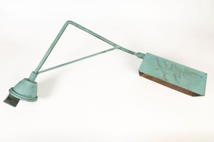 Originelle industrielle Wandleuchte aus Bronze mit