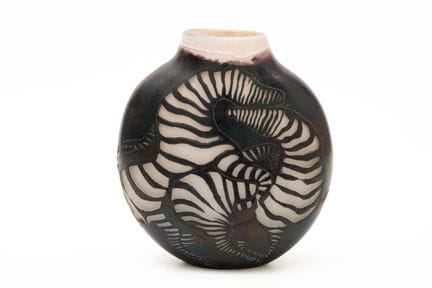 Ada LOUMANI (geb. 1959). 
Vase mit abgeflachtem Ba