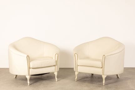 MAISON ROMEO.
Ein Paar breite Bergère-Sessel aus w