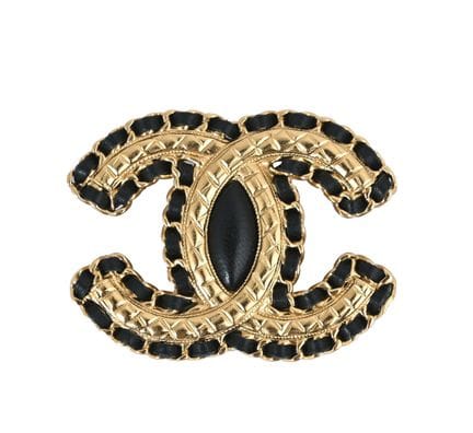 CHANEL-BROCHE
Markenlogo aus vergoldetem Metall in
