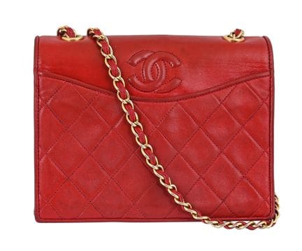 SAC À BANDOULIÈRE VINTAGE CHANEL
Cuir d'agneau rou