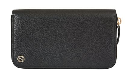 GUCCI 一款钱包
黑色粒面皮革。镀金五金件。19×10×2 厘米。