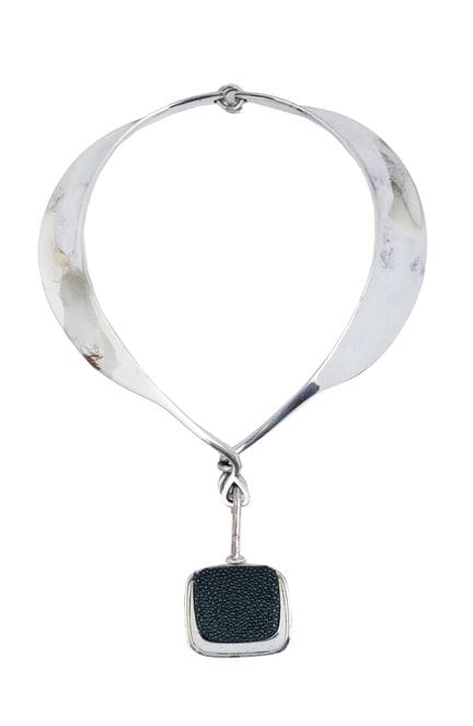 ALEXANDER MAQUINN FOR GIVENCHY
Brushed metal. Old 