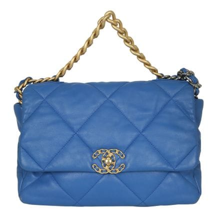 SAC À BANDOULIÈRE CHANEL 19
Cuir d'agneau bleu. Fe