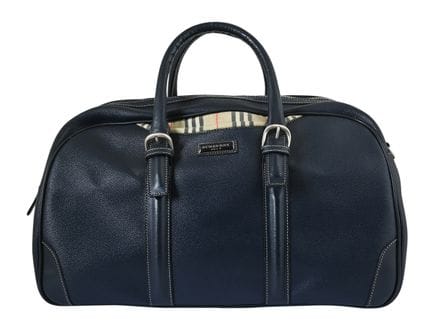 巴宝莉旅行包
深蓝色皮革。银色金属配件。可调节提手。39×24×19 厘米。