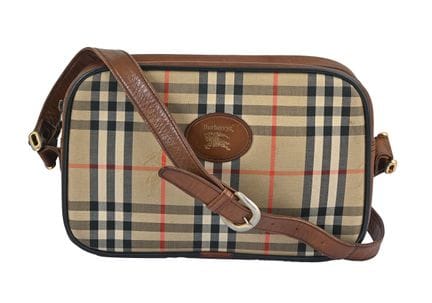 BURBERRY : UN SAC À BANDOULIÈRE VINTAGE
Toile à mo