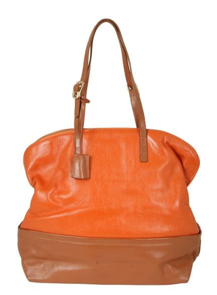 SAC DE VOYAGE FENDI 2 BAG
Cuir grainé orange, fini