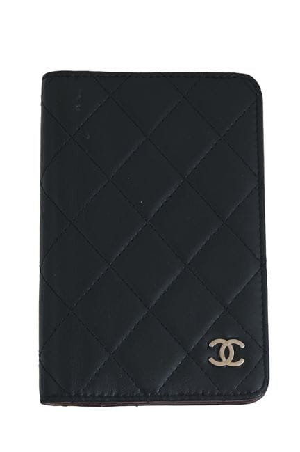CHANEL AGENDA COVER
Black Lambskin leather. Silver