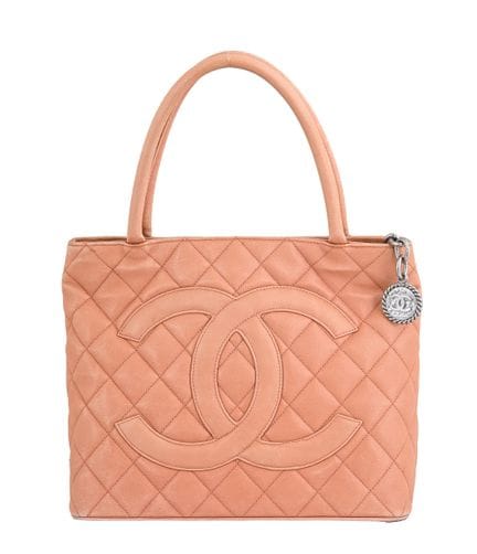 SAC TOTE CHANEL MEDALLION
Cuir caviar crème. Ferru