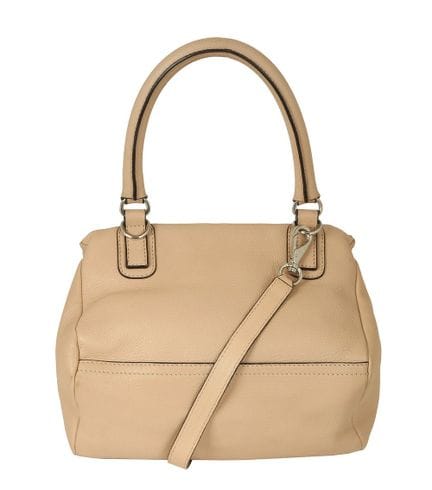 BOLSO DE GIVENCHY
Piel de color crema. Correa extr