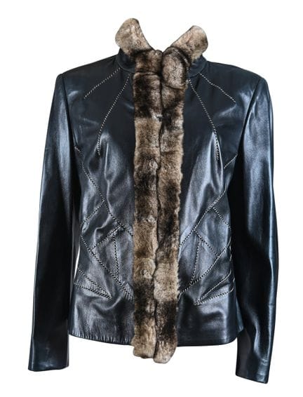 CHAQUETA VINTAGE DE ESCADA
De piel negra con detal