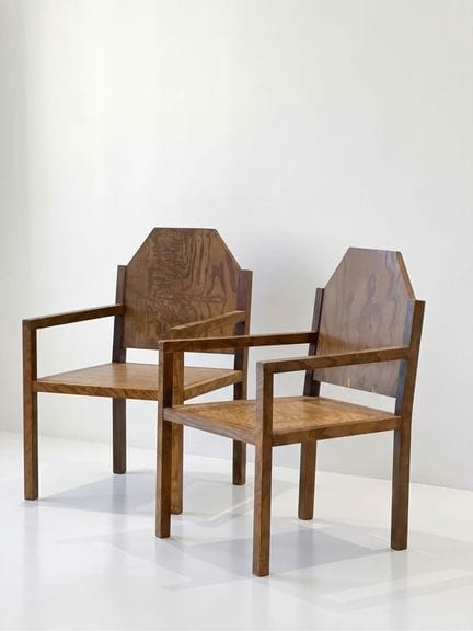 Par de SILLONES 
Madera y chapa de madera 
Alt. 80