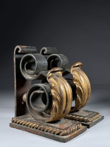 现代风格，吉尔伯特·普瓦耶拉特（Gilbert POILLERAT）门下作品
一对带风格化花卉纹样和