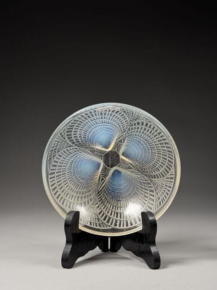 René LALIQUE (1860-1945)
Cuenco opalescente con de