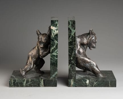 查尔斯·帕耶（Charles PAILLET，1871-1937）
一对书本夹，饰有两只熊，一只推，