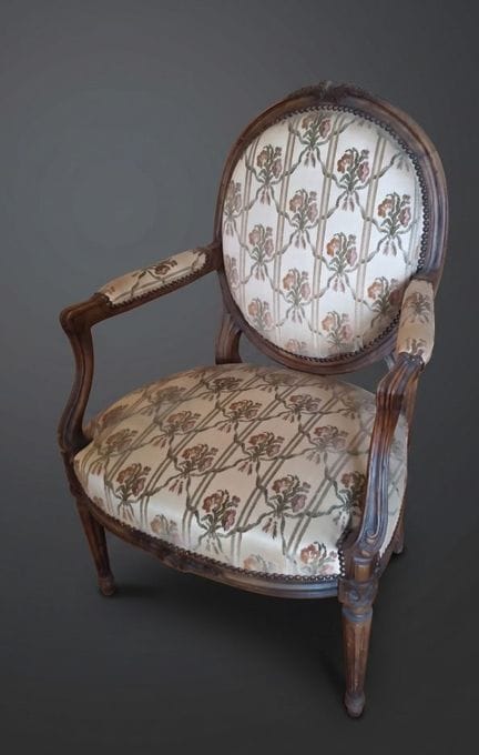 Quattro POLTRONE con medaglioni decorati con mazzi