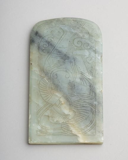 CHINE
AMULETTE rectangulaire gravée d'un danseur 
